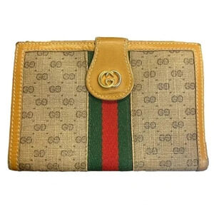 VINTAGE Gucci kisslock wallet